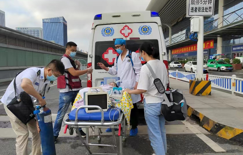 镇雄县救护车出租公司